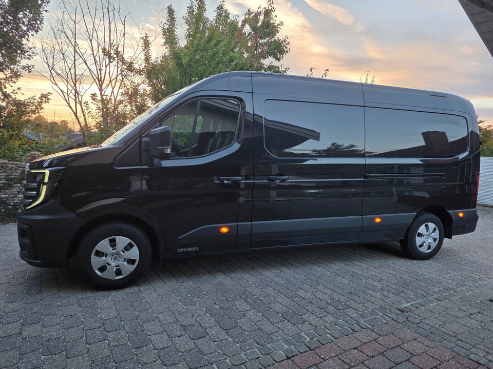 Nissan Interstar 87 L3H2 Tekna Van