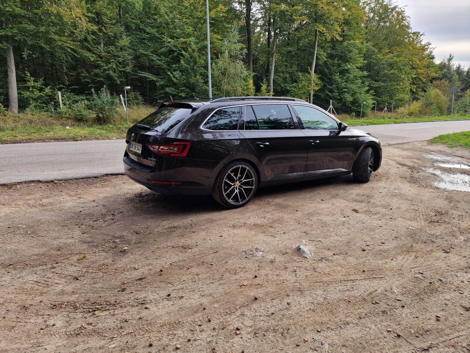 Skoda Superb 2,0 TDi 190 Style Combi DSG 5d