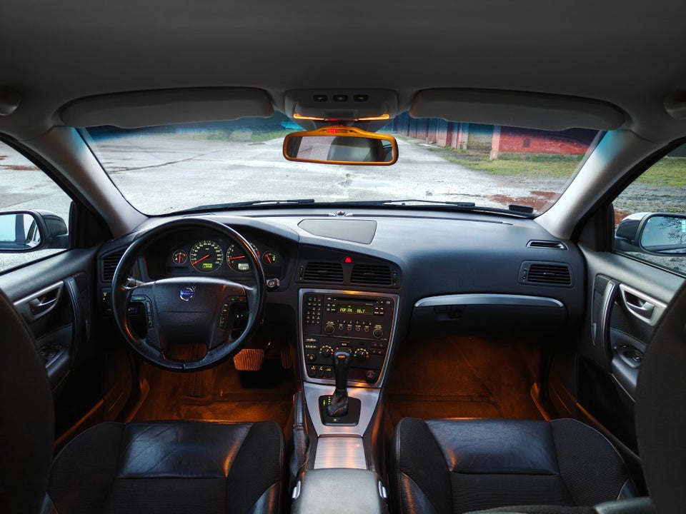 Volvo V70 2,4 T5 Momentum aut. 5d