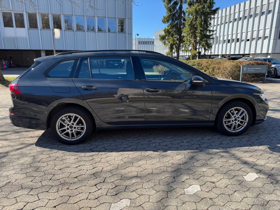 VW Golf VIII 1,5 TSi 130 Life Variant 5d