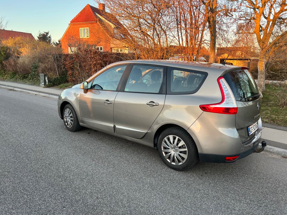 Renault Grand Scenic III 1,6 16V Expression 7prs 5d