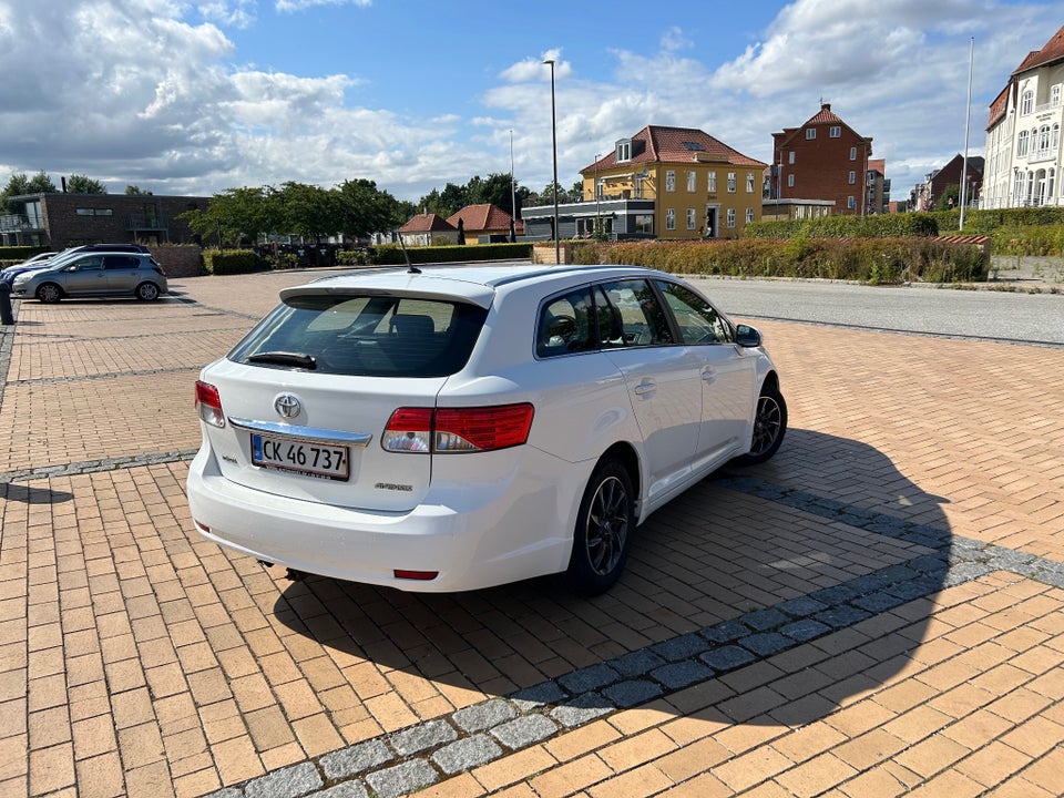 Toyota Avensis 2,0 D-4D T1 stc. 5d