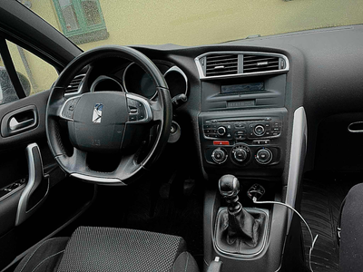 Citroën DS4 1,6 e-HDi 112 Style 5d