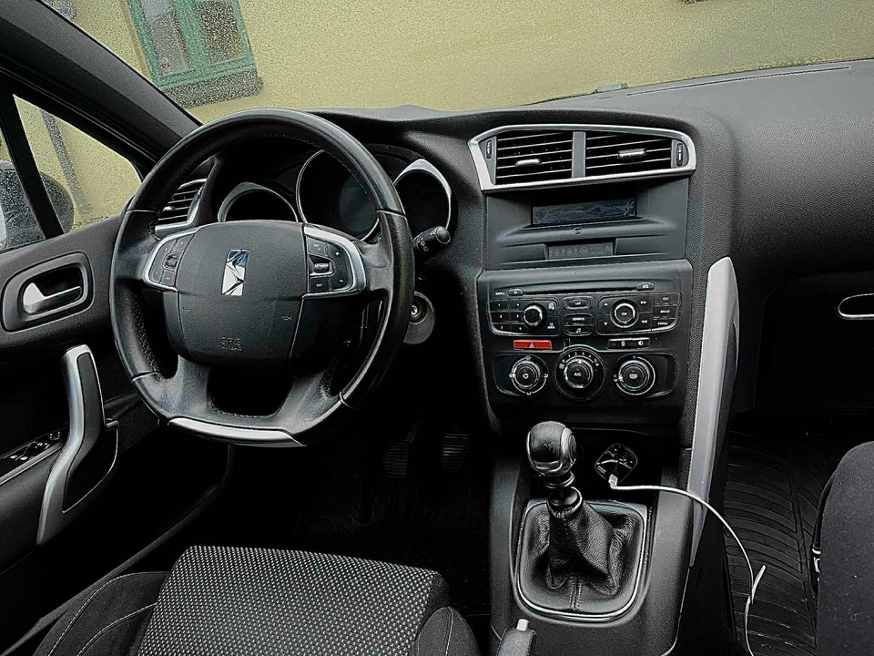 Citroën DS4 1,6 e-HDi 112 Style 5d