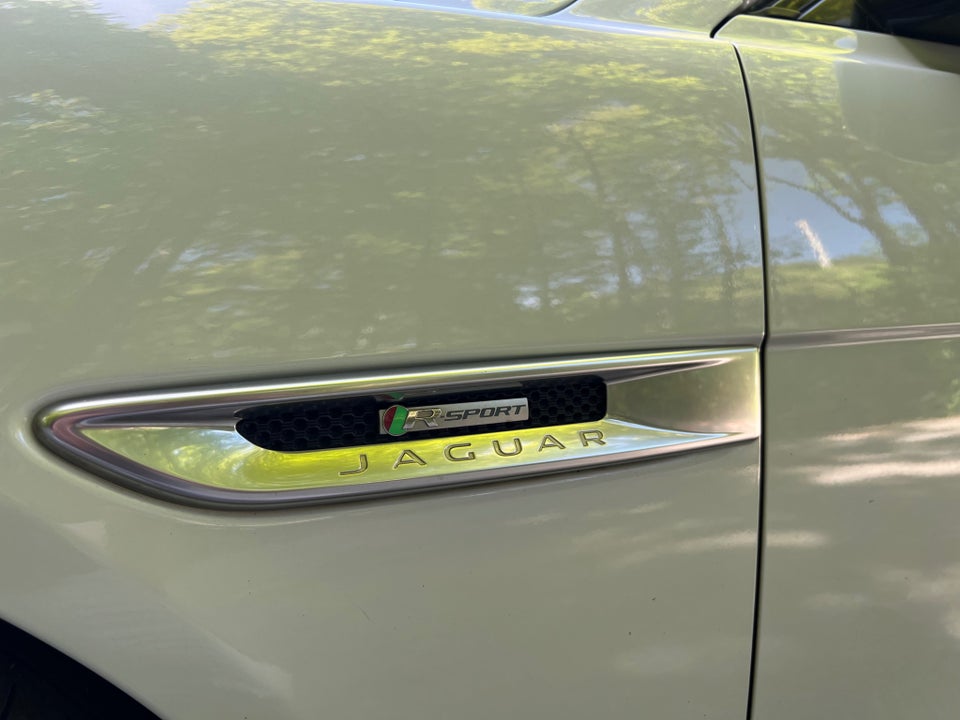 Jaguar XE 2,0 D180 R-Sport aut. 4d