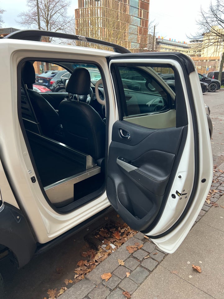 Nissan Navara 2,3 dCi 190 Db.Kab N-Connecta aut. 4d