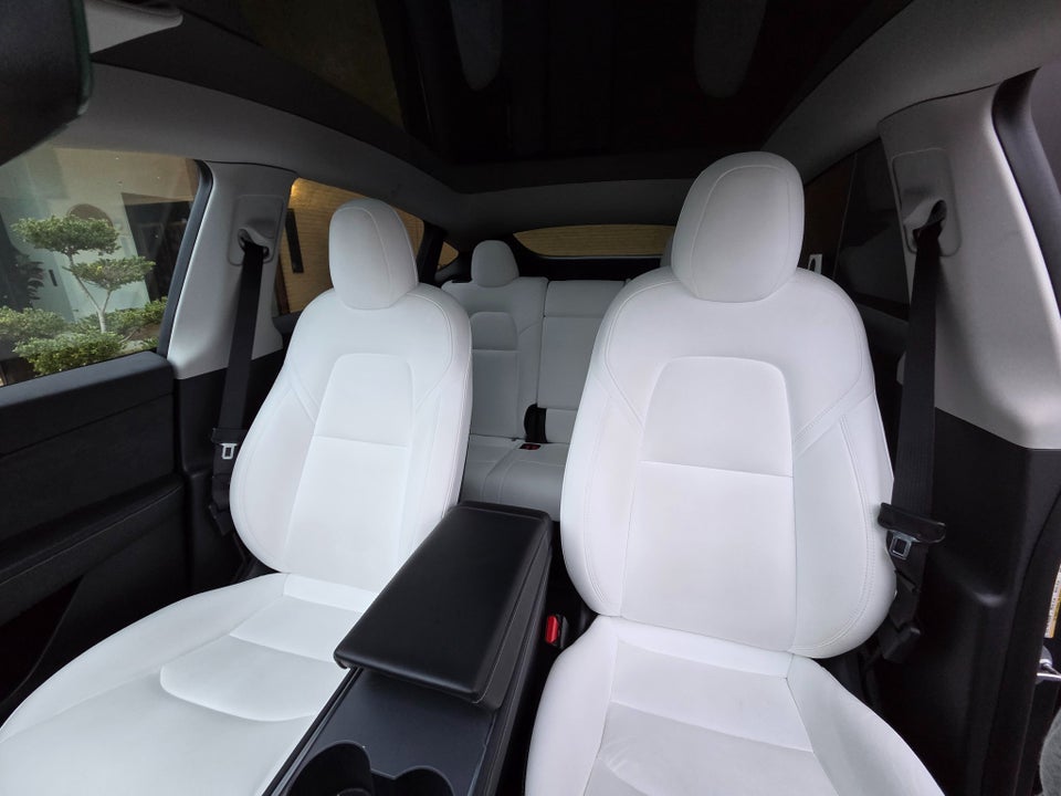 Tesla Model Y Long Range AWD 5d