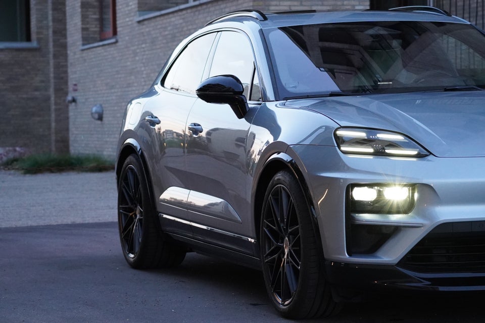 Porsche Macan Turbo 5d