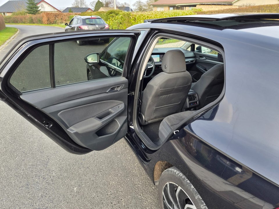 VW Golf VIII 2,0 TDi 150 Style DSG 5d