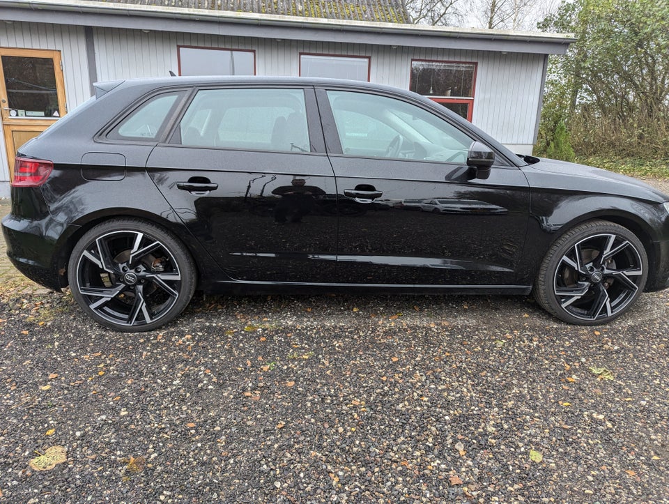 Audi A3 2,0 TDi 150 Ambiente Sportback 5d