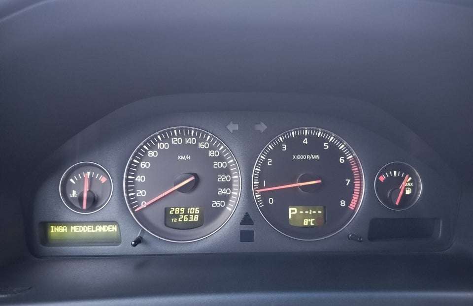 Volvo V70 2,4 T5 Momentum aut. 5d