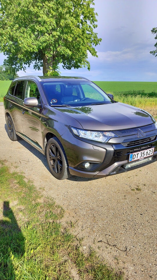 Mitsubishi Outlander 2,4 PHEV Invite CVT 4WD 5d