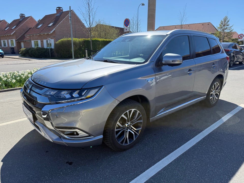 Mitsubishi Outlander 2,4 PHEV Instyle CVT 4WD 5d