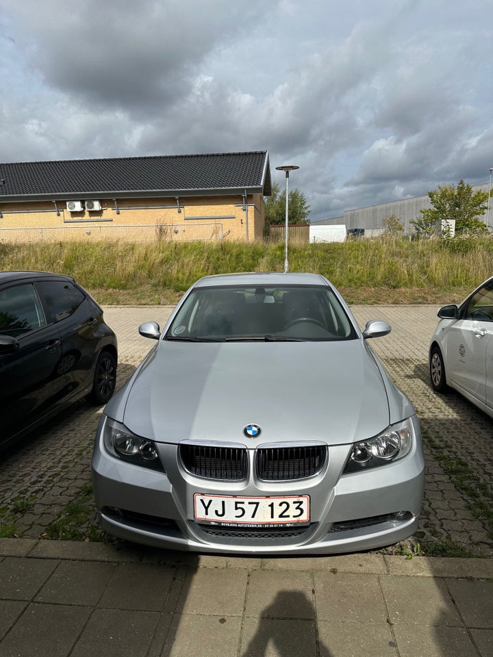 BMW 320i 2,0  4d