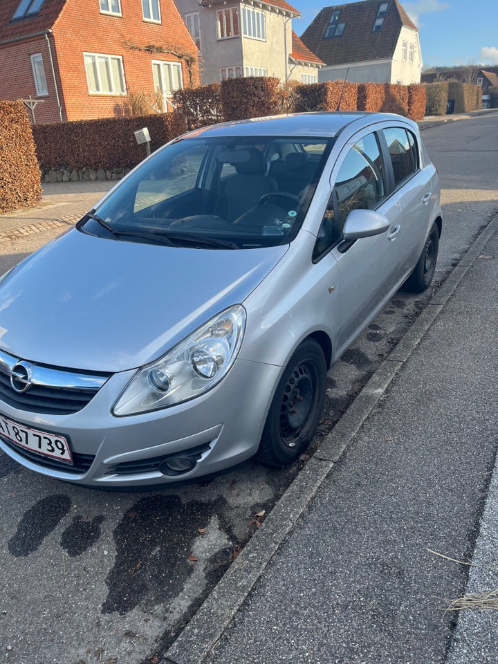 Opel Corsa 1,4 16V Cosmo 5d