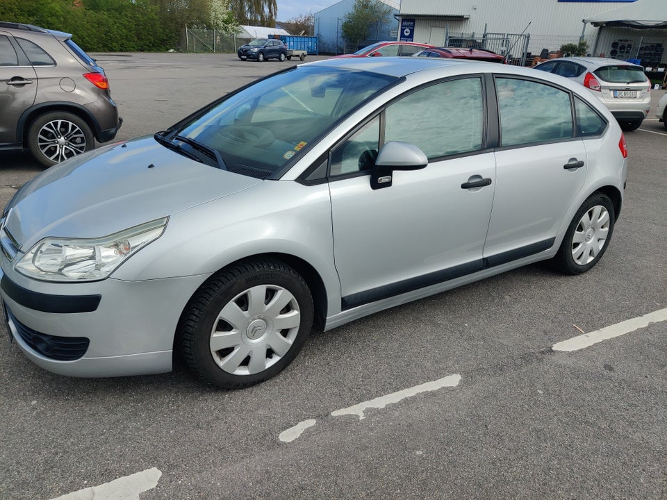 Citroën C4 1,6 HDi 110 Advance E6G 5d