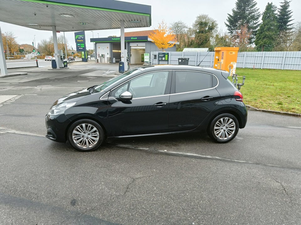 Peugeot 208 1,6 BlueHDi 100 Desire Sky 5d