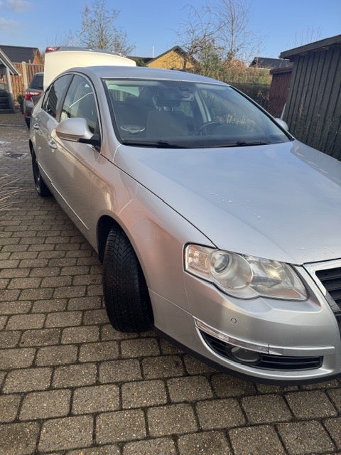 VW Passat 2,0 TDi 140 Trendline DSG 4d