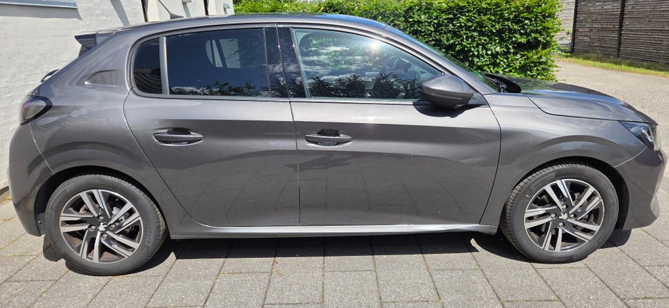 Peugeot 208 1,2 PureTech 100 Allure Sky 5d