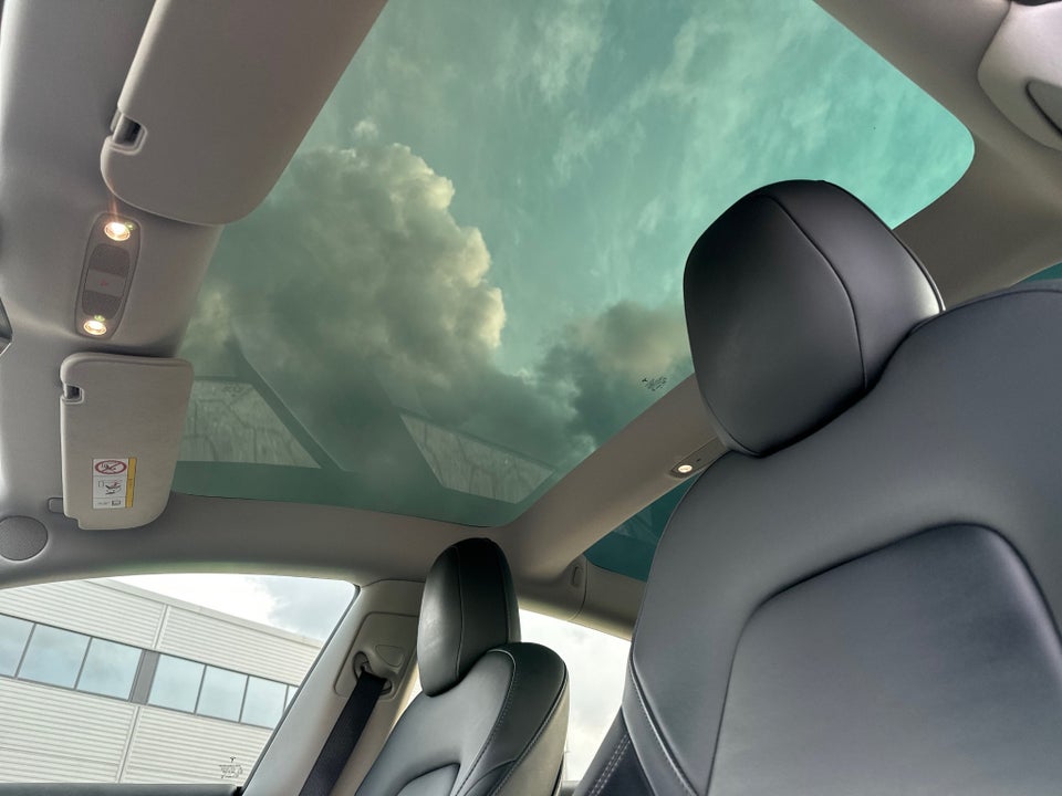 Tesla Model 3 Long Range AWD 4d