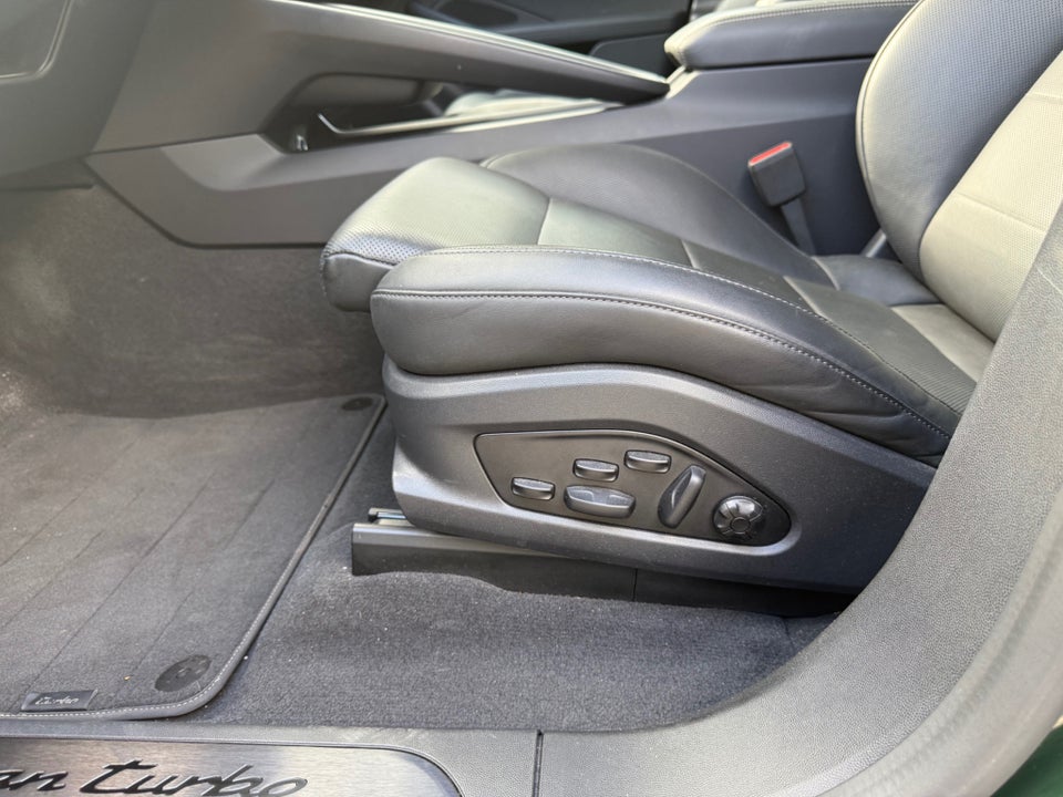 Porsche Macan Turbo 5d