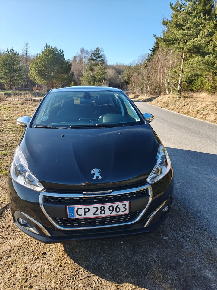 Peugeot 208 1,2 PureTech 82 Allure Sky 5d
