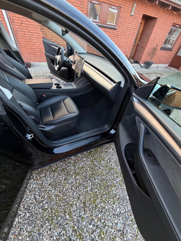 Tesla Model Y Long Range AWD 5d