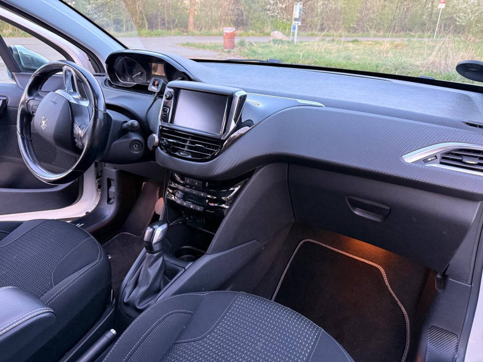 Peugeot 208 1,6 BlueHDi 100 Allure Sky 5d