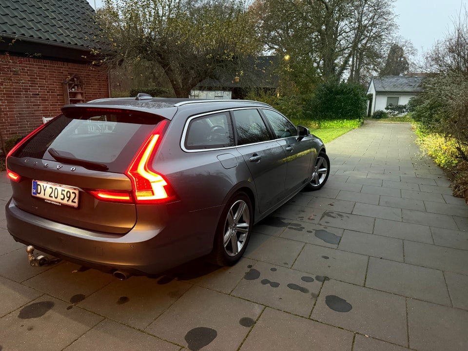 Volvo V90 2,0 T4 190 Momentum aut. 5d