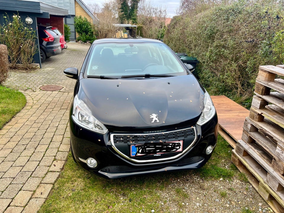 Peugeot 208 1,2 VTi Allure 5d