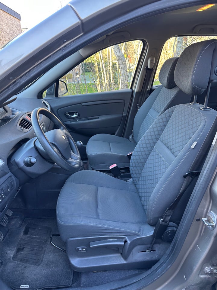 Renault Grand Scenic III 1,6 16V Expression 5d