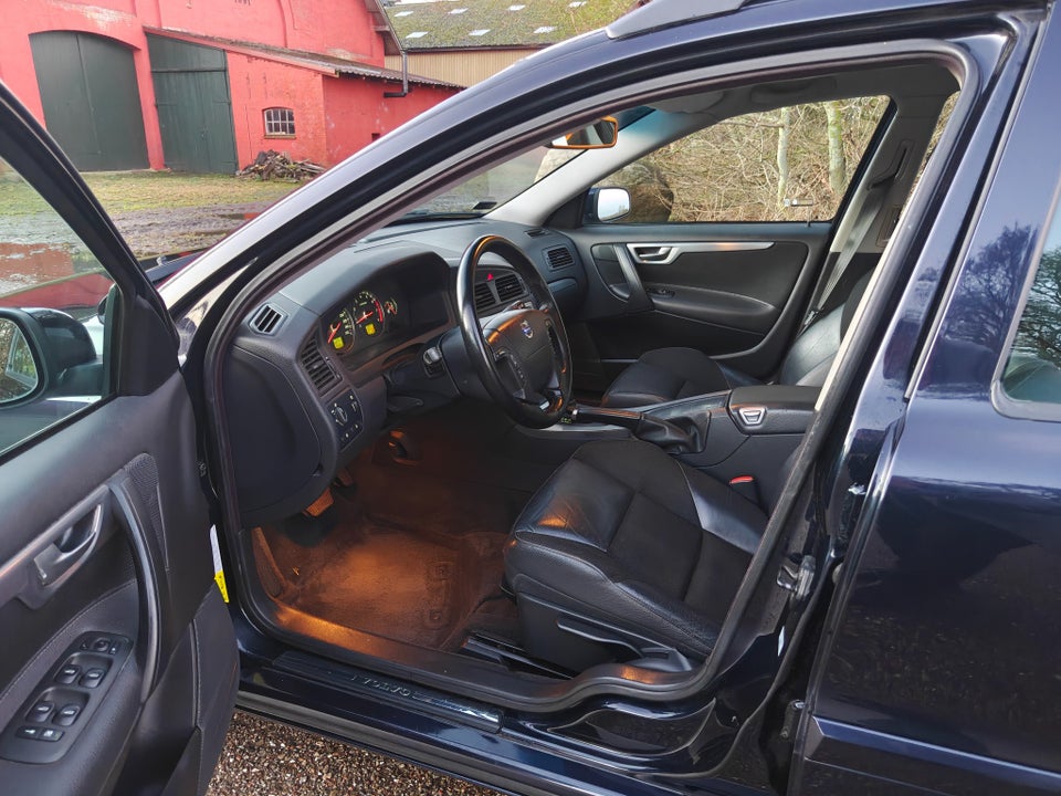 Volvo V70 2,4 T5 Momentum aut. 5d