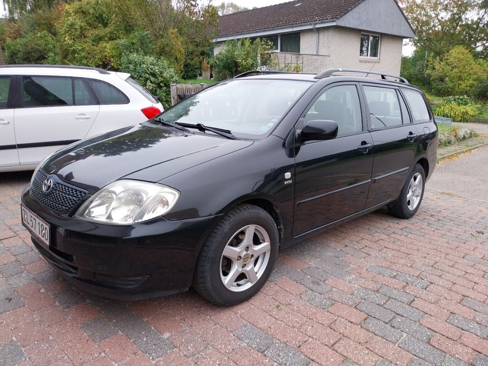 Toyota Corolla 1,4 Terra stc. 5d