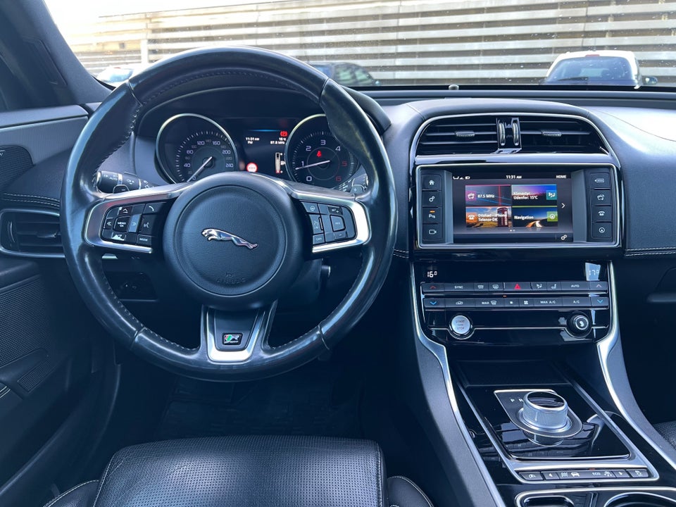 Jaguar XE 2,0 D180 R-Sport aut. 4d