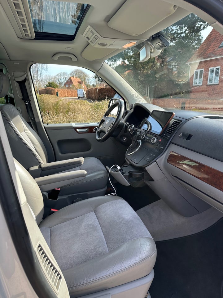 VW Multivan 2,5 TDi 174 Highline Tiptr. 5d