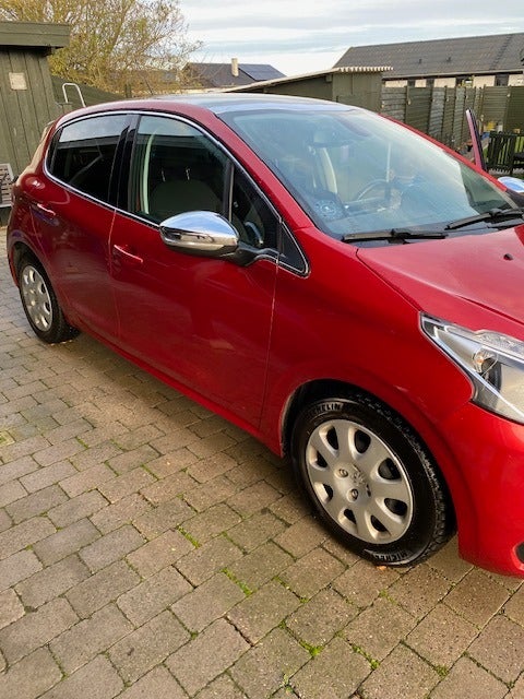 Peugeot 208 1,2 PureTech 82 Allure+ 5d