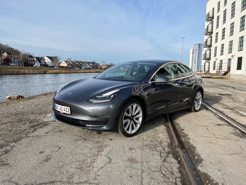 Tesla Model 3 Long Range AWD 4d