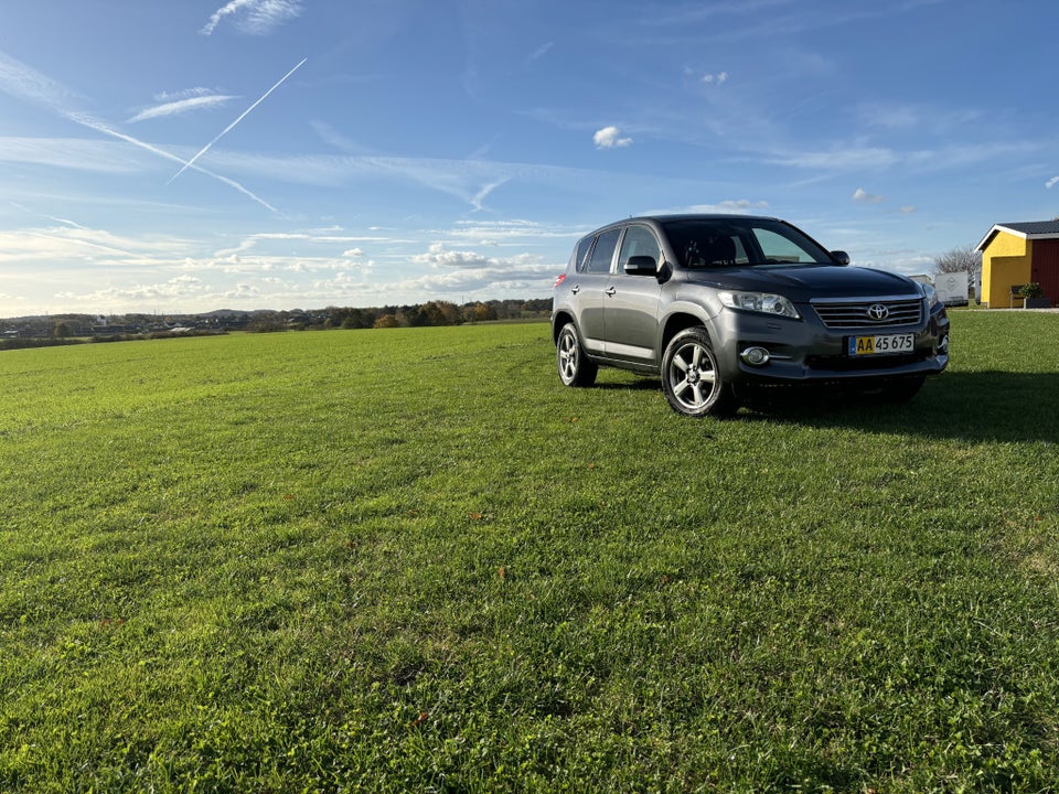 Toyota RAV4 2,2 D-4D 150 T2 Van 5d