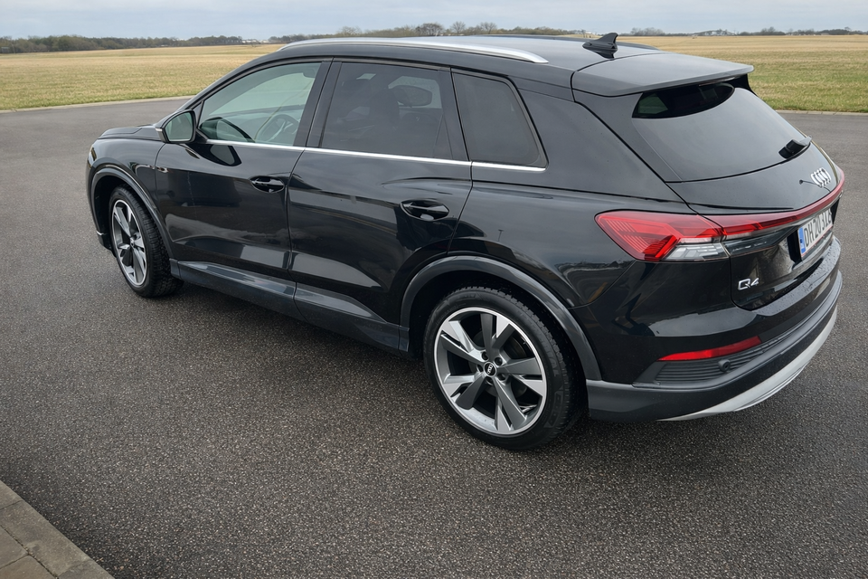 Audi Q4 e-tron 40 S-line 5d