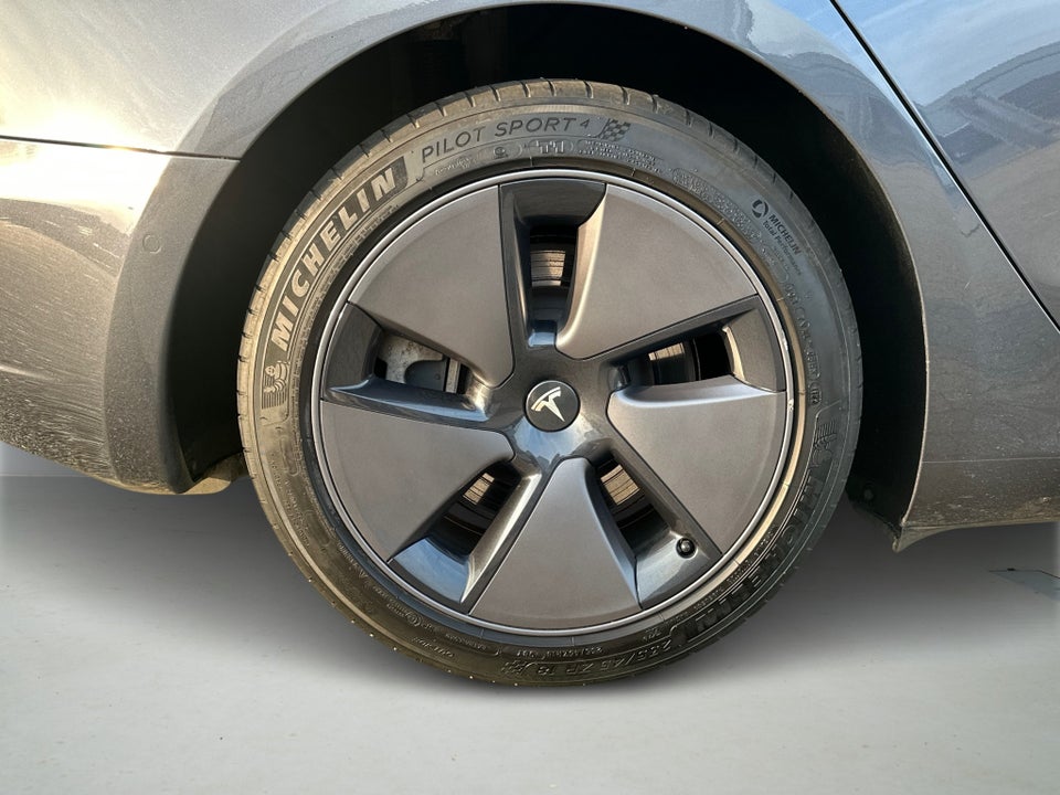 Tesla Model 3 Long Range AWD 4d