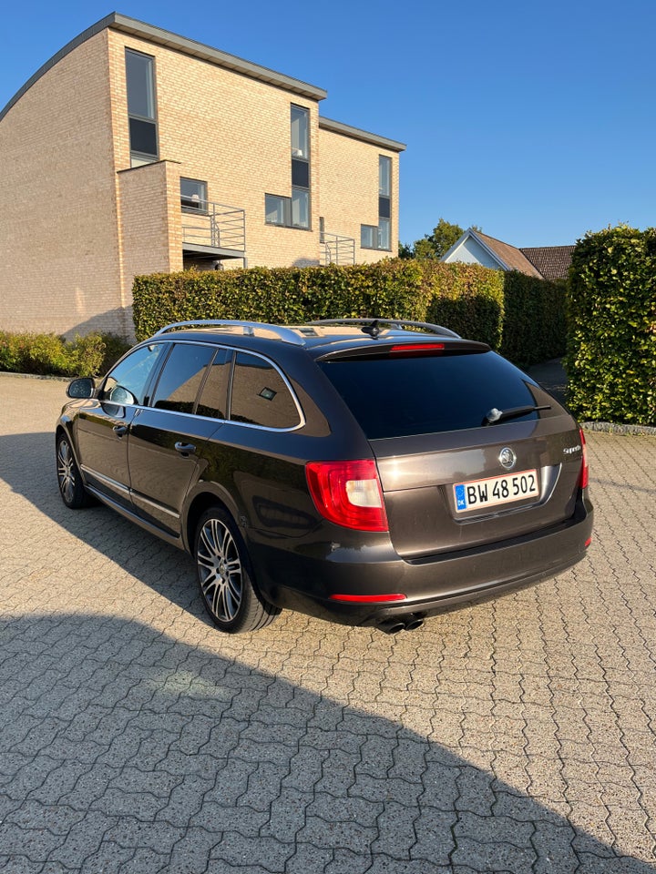 Skoda Superb 1,8 TSi 160 Elegance Combi DSG 5d