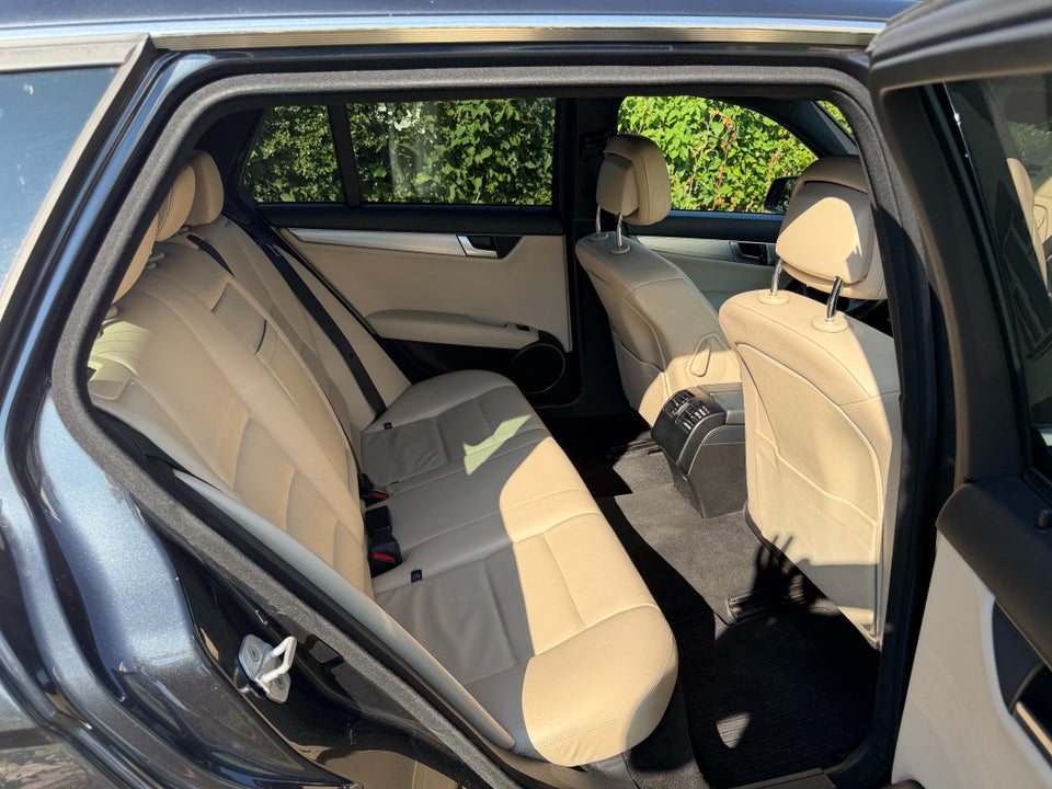 Mercedes C220 2,2 CDi Avantgarde stc. 5d
