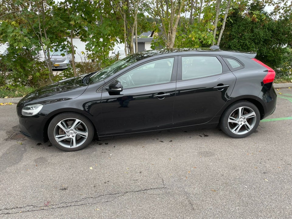 Volvo V40 1,5 T3 152 Momentum aut. 5d