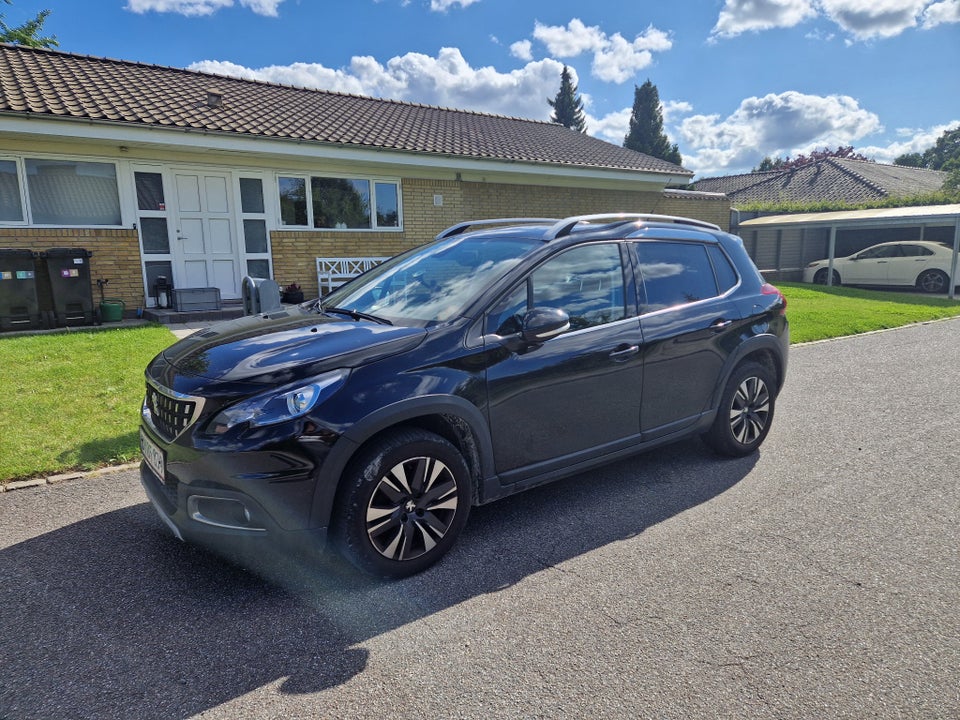 Peugeot 2008 1,6 BlueHDi 100 Selection Sky 5d