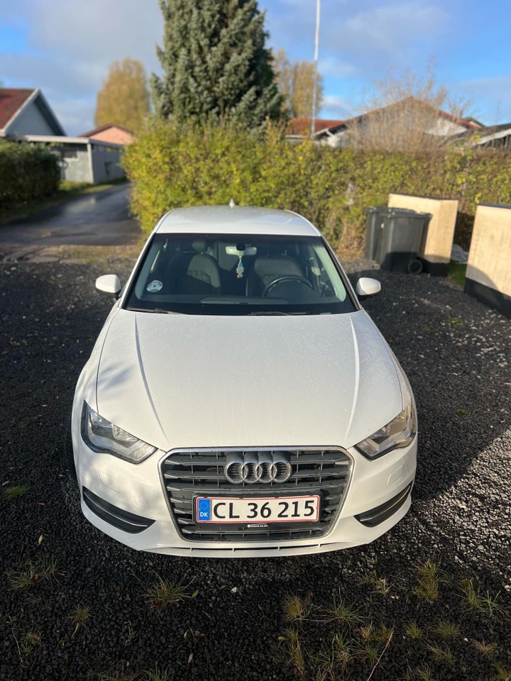 Audi A3 1,6 TDi 110 Ultra Attraction Sportback 5d