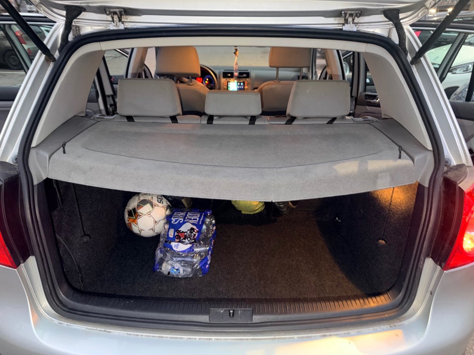 VW Golf V 1,6 FSi Tiptr. 5d