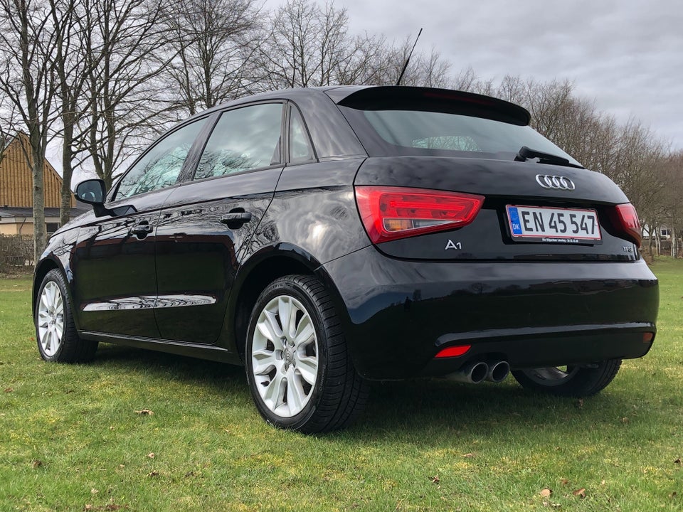 Audi A1 1,4 TFSi 122 Attraction Sportback 5d