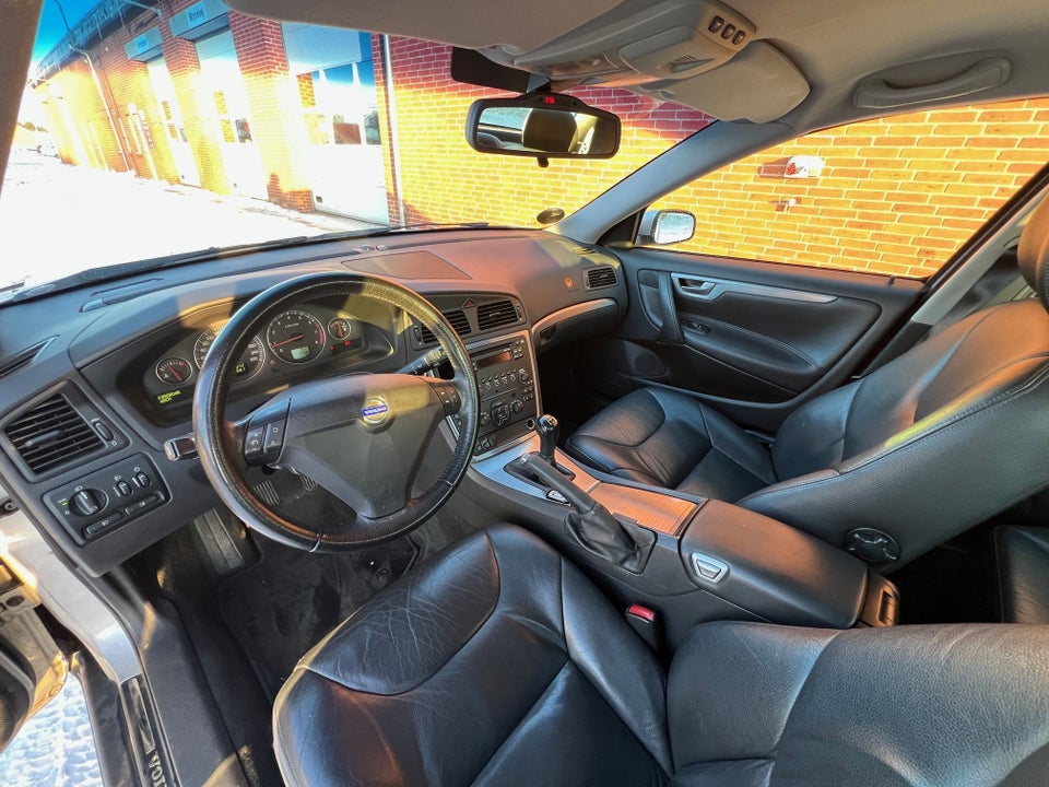 Volvo S60 2,4 170 Momentum 4d