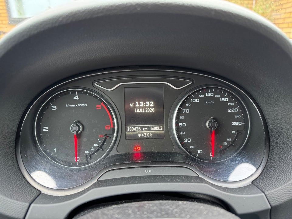 Audi A3 2,0 TDi 150 Ambiente Sportback 5d