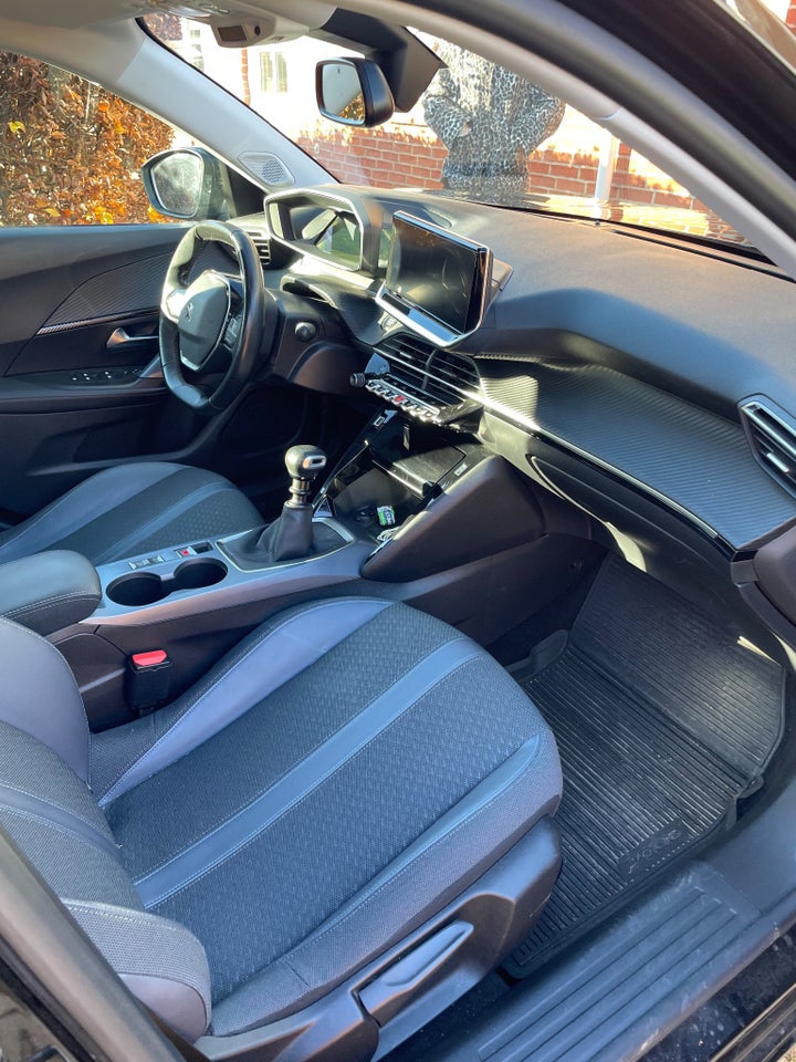 Peugeot 2008 1,2 PureTech 130 Allure 5d